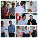 به مناسبت روز کارمند تجلیل و تقدیم شاخه گل از طرف ریاست محترم بیمارستان جناب دکتر حسینی به پرسنل بیمارستان امام خمینی